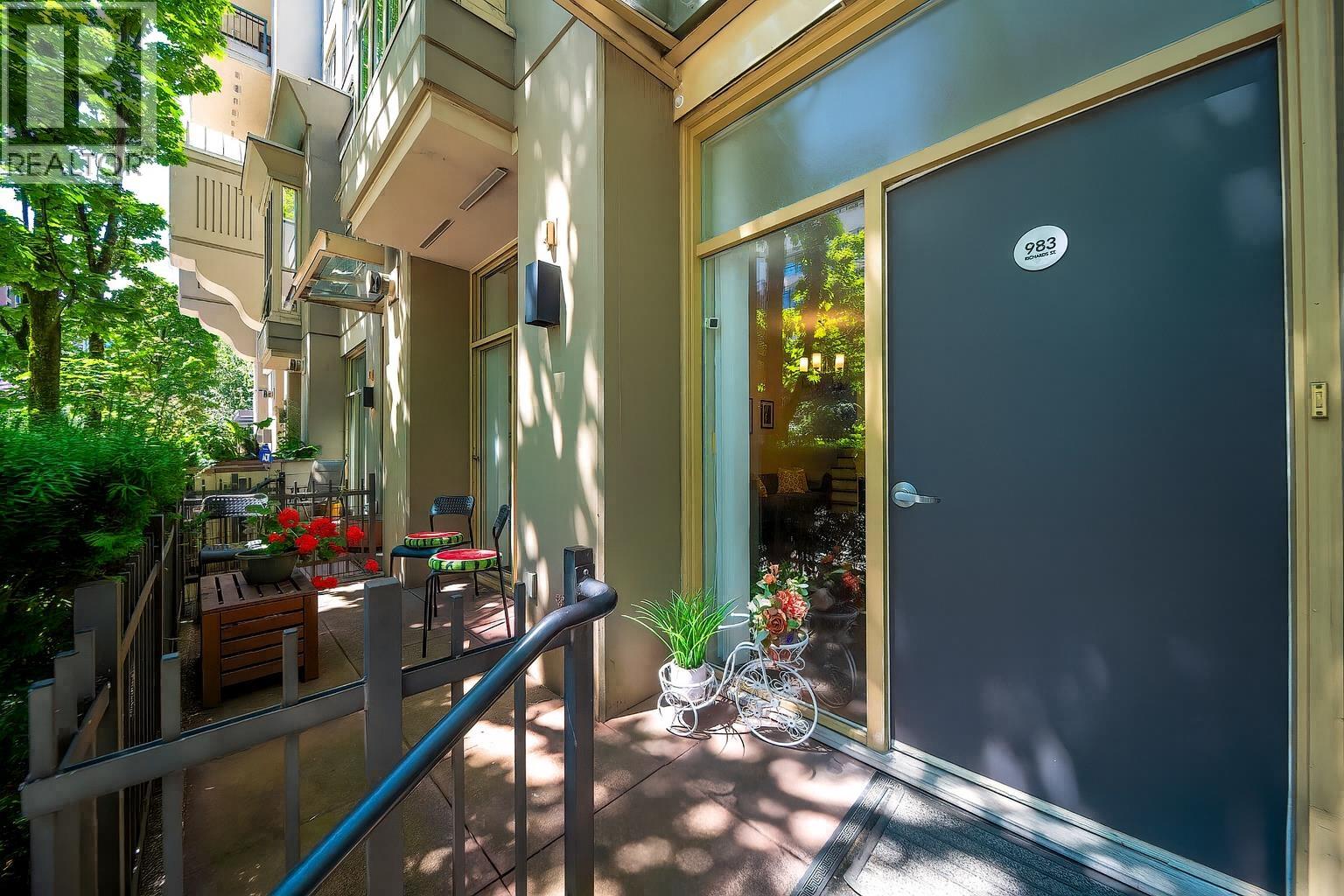 983 Richards Street, Vancouver, British Columbia  V6B 3B6 - Photo 2 - R3027213