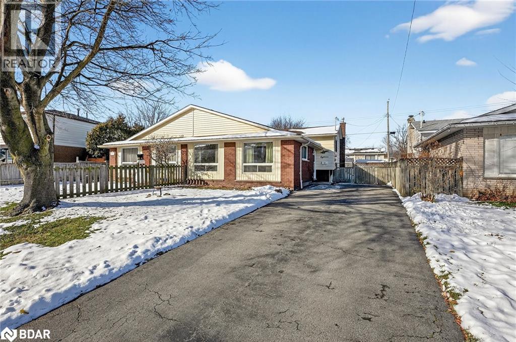 18 Fairway Drive, Hamilton, Ontario  L8K 5L4 - Photo 1 - 40792609