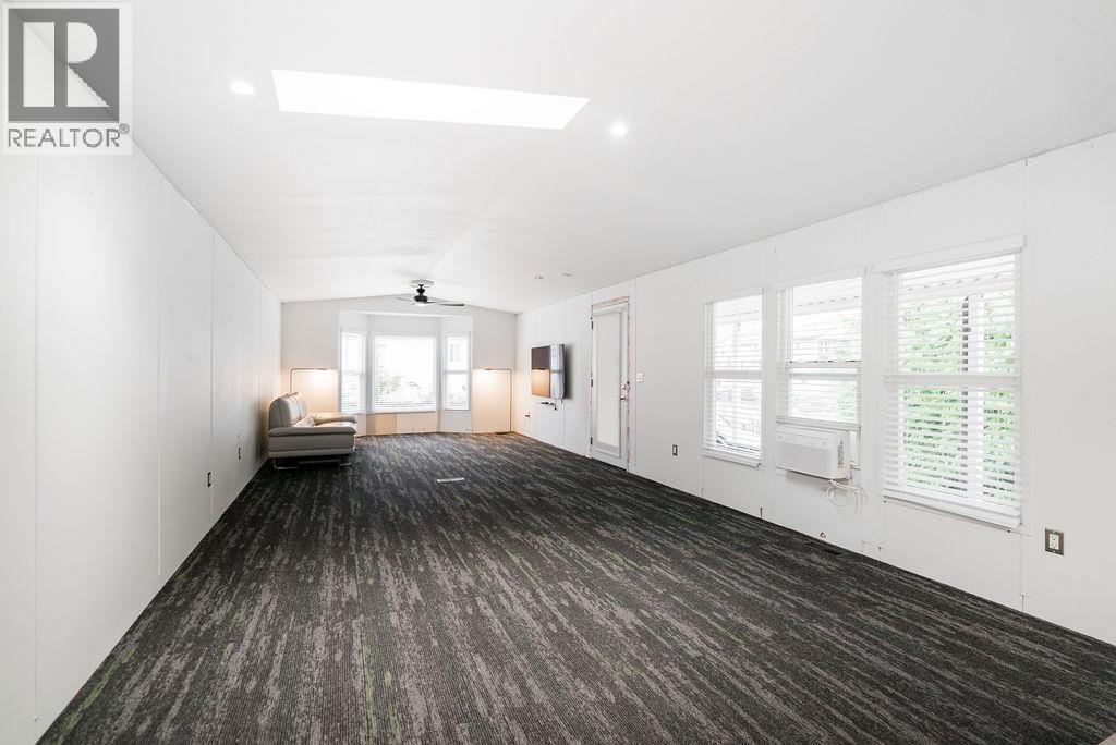 19728 Poplar Place, Pitt Meadows, British Columbia  V3Y 1Z3 - Photo 14 - R3073241