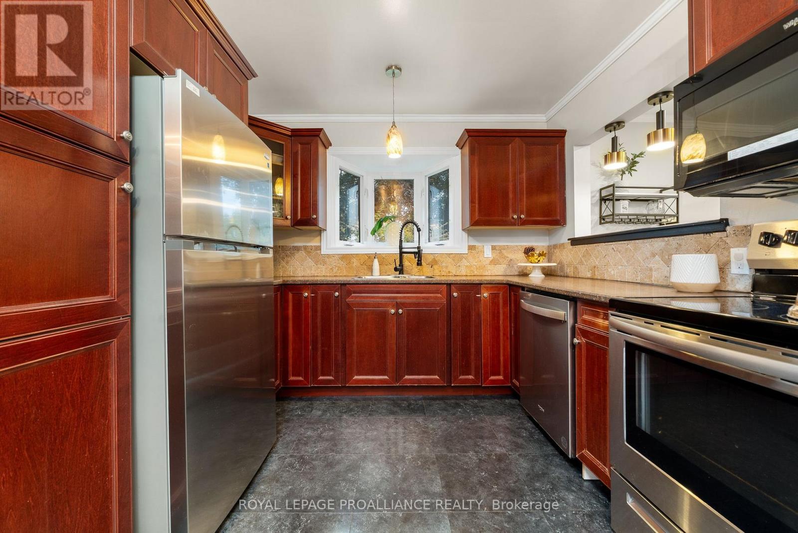 97 Roseland Drive, Quinte West, Ontario  K0K 1L0 - Photo 18 - X12477100