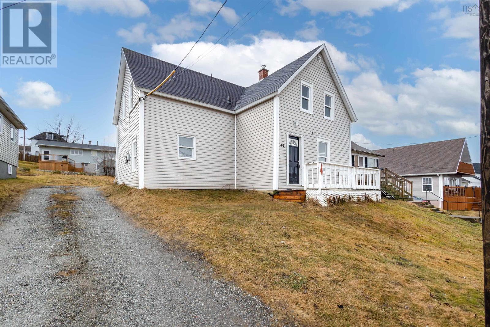 44 Central, Sydney, Nova Scotia  B1P 2A8 - Photo 2 - 202529300