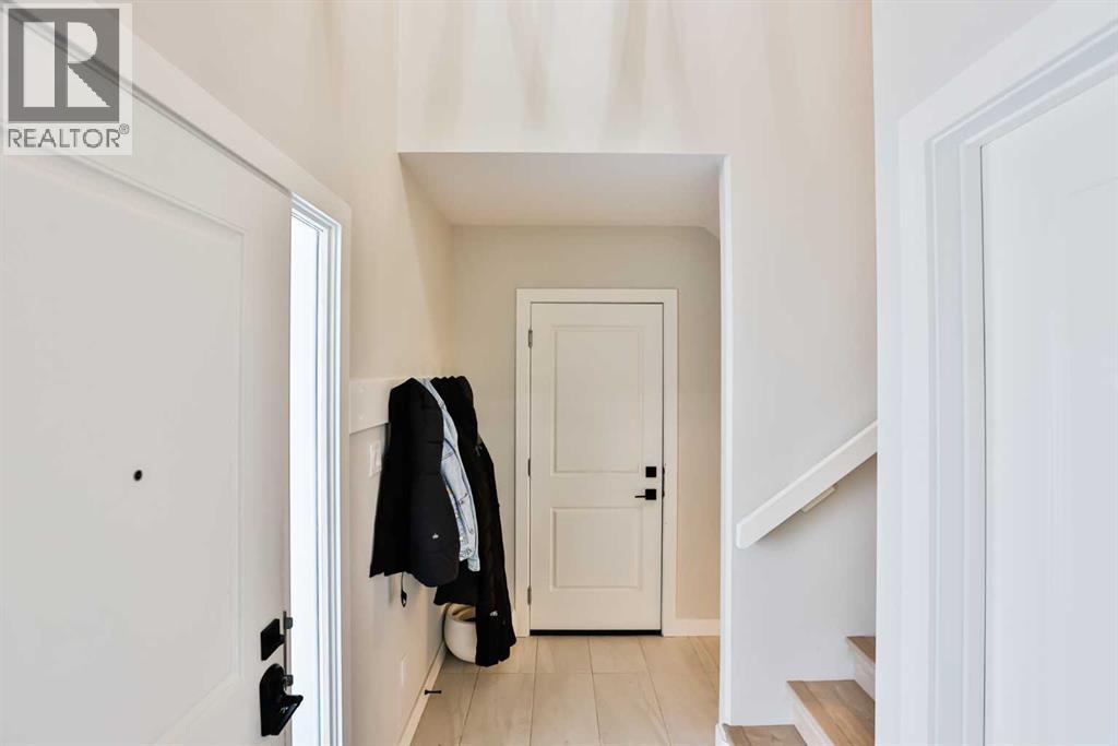 549 Riverhills Way W, Lethbridge, Alberta  T1K 8H8 - Photo 3 - A2273379