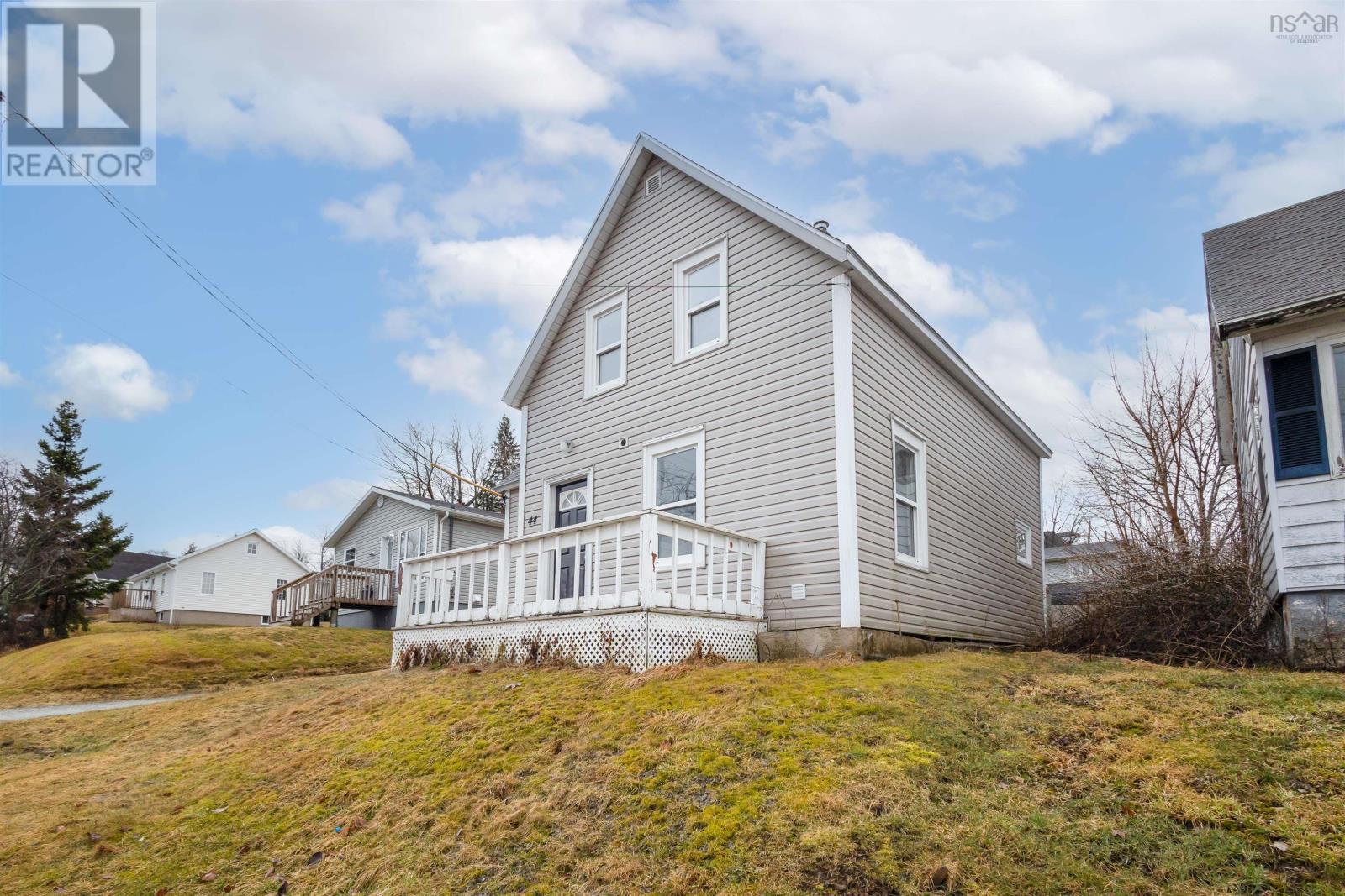 44 Central, Sydney, Nova Scotia  B1P 2A8 - Photo 3 - 202529300