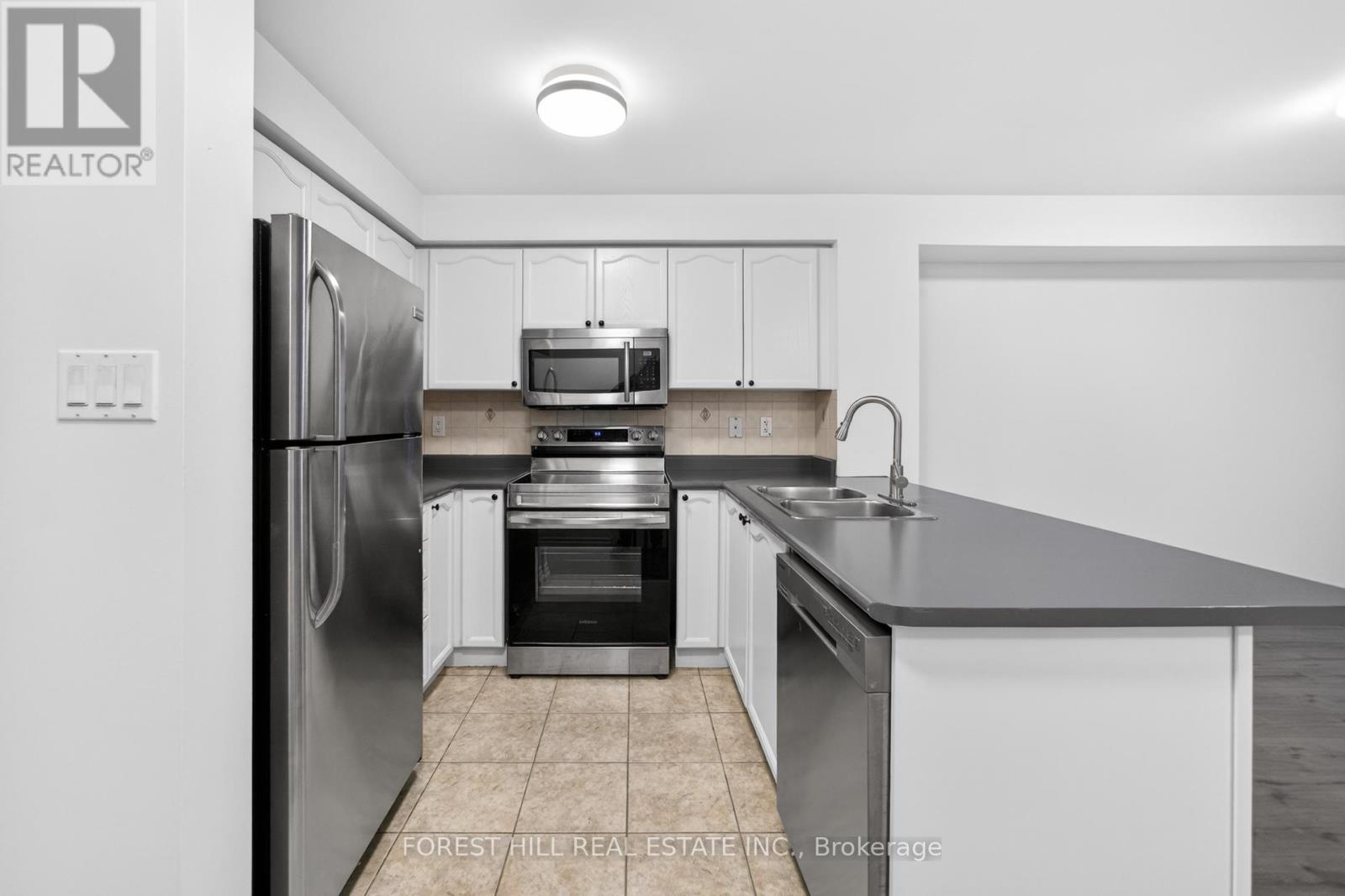 20 - 5050 Intrepid Drive, Mississauga, Ontario L5M 0E5 - Photo 8 - W12611116