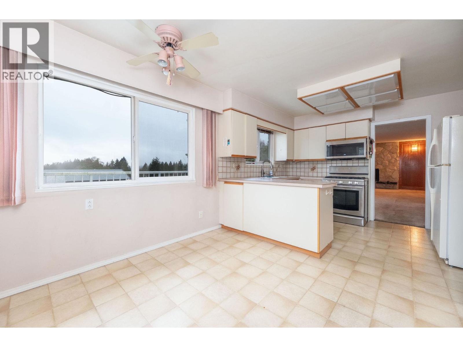 7740 Allman Street, Burnaby, British Columbia  V5E 2B1 - Photo 5 - R3053399