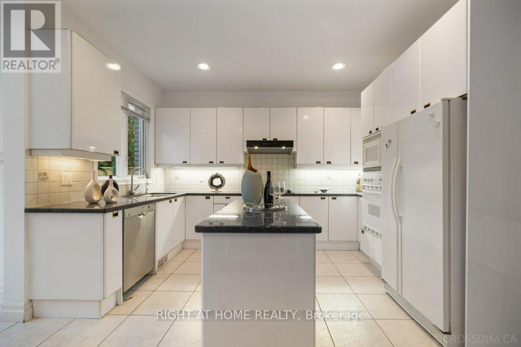 260 Byng Avenue, Toronto, Ontario  M2N 4L3 - Photo 17 - C12616456