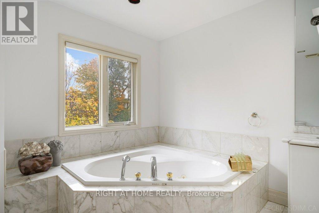 260 Byng Avenue, Toronto, Ontario  M2N 4L3 - Photo 27 - C12616456