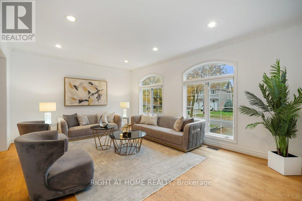 260 Byng Avenue, Toronto, Ontario  M2N 4L3 - Photo 4 - C12616456