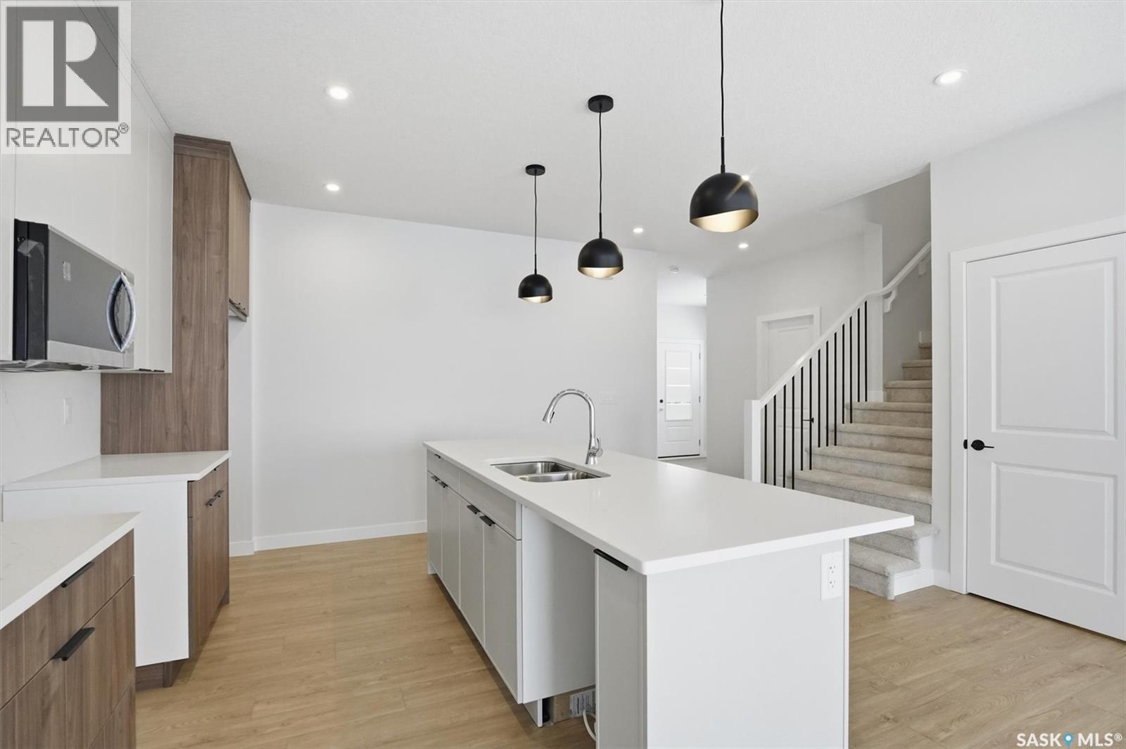 470 Cockcroft Place, Saskatoon, Saskatchewan  S7V 1Y9 - Photo 4 - SK025474