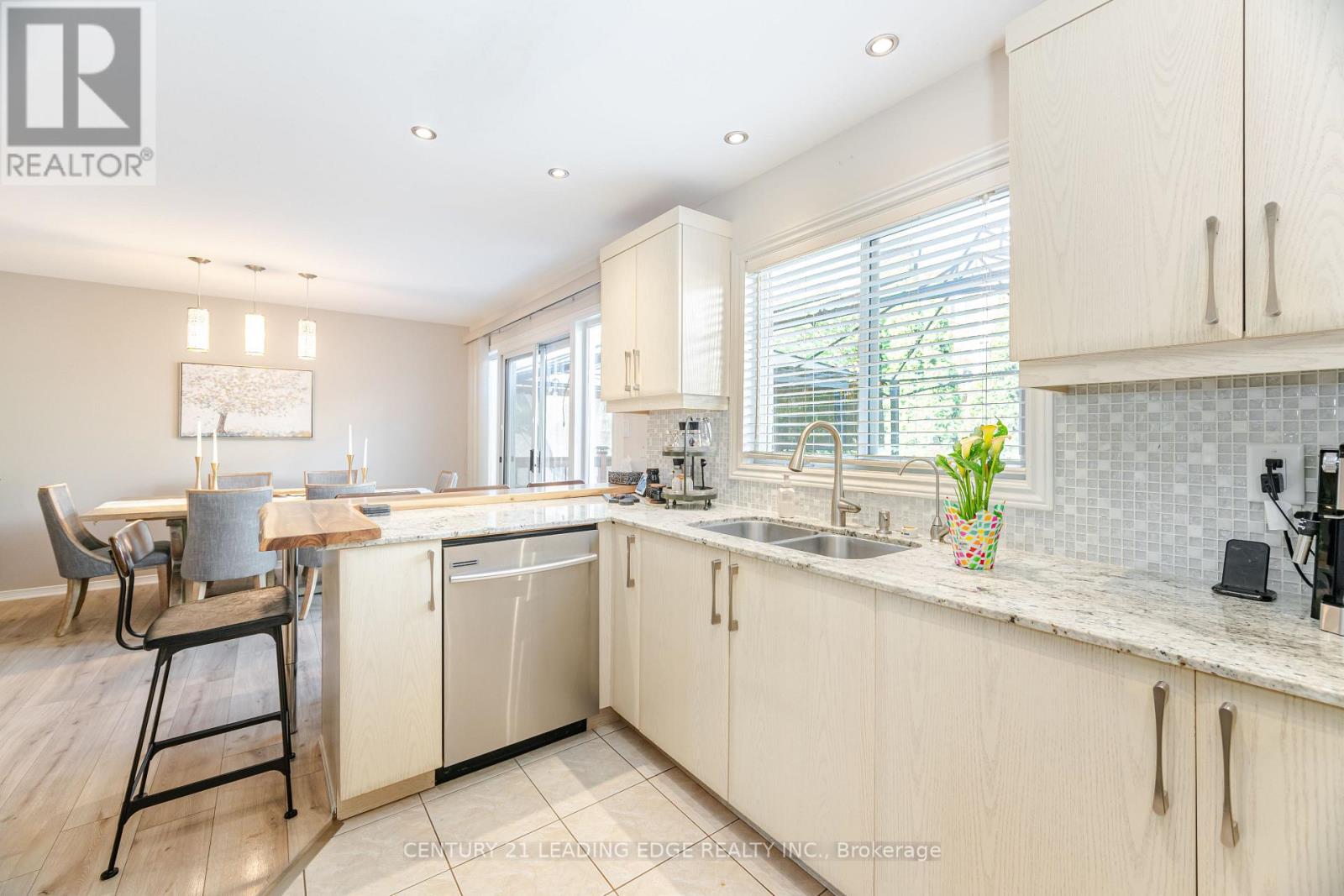 344 Marble Place, Newmarket, Ontario  L3X 2R7 - Photo 14 - N12616404