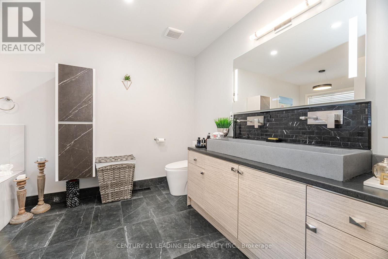 344 Marble Place, Newmarket, Ontario  L3X 2R7 - Photo 22 - N12616404