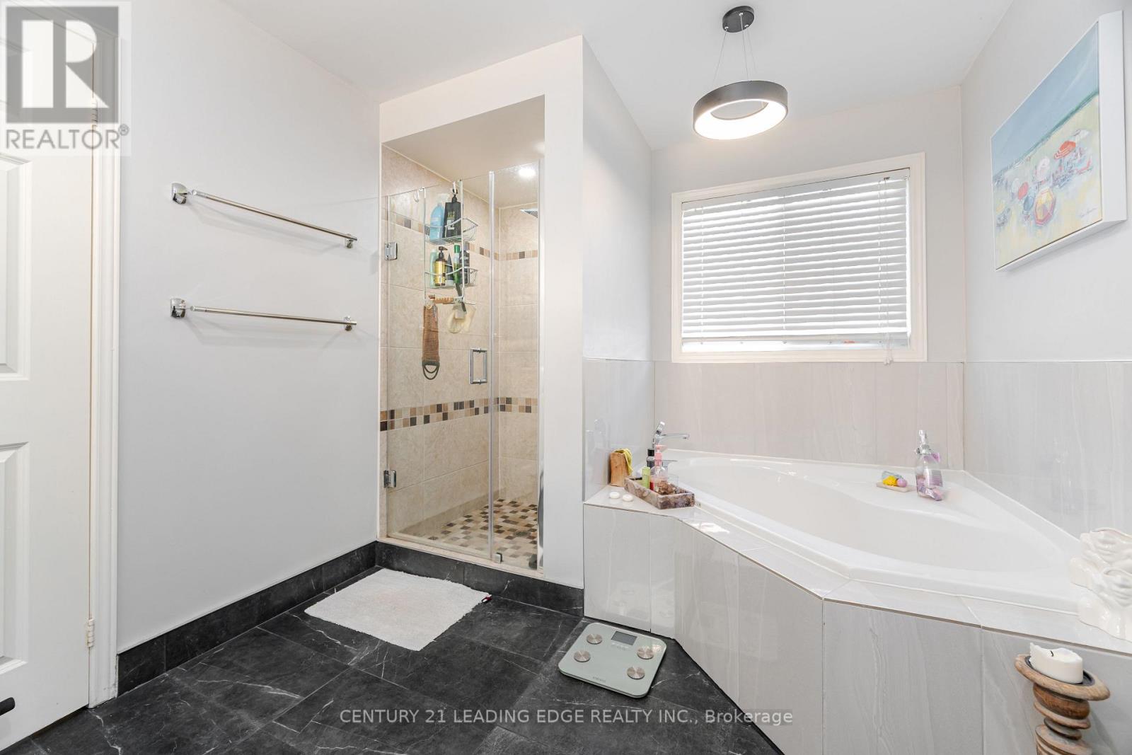 344 Marble Place, Newmarket, Ontario  L3X 2R7 - Photo 23 - N12616404