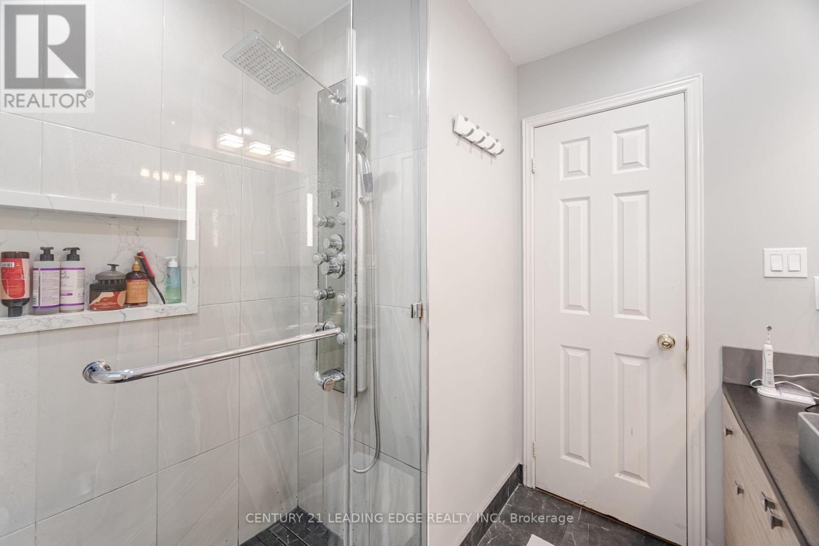 344 Marble Place, Newmarket, Ontario  L3X 2R7 - Photo 32 - N12616404