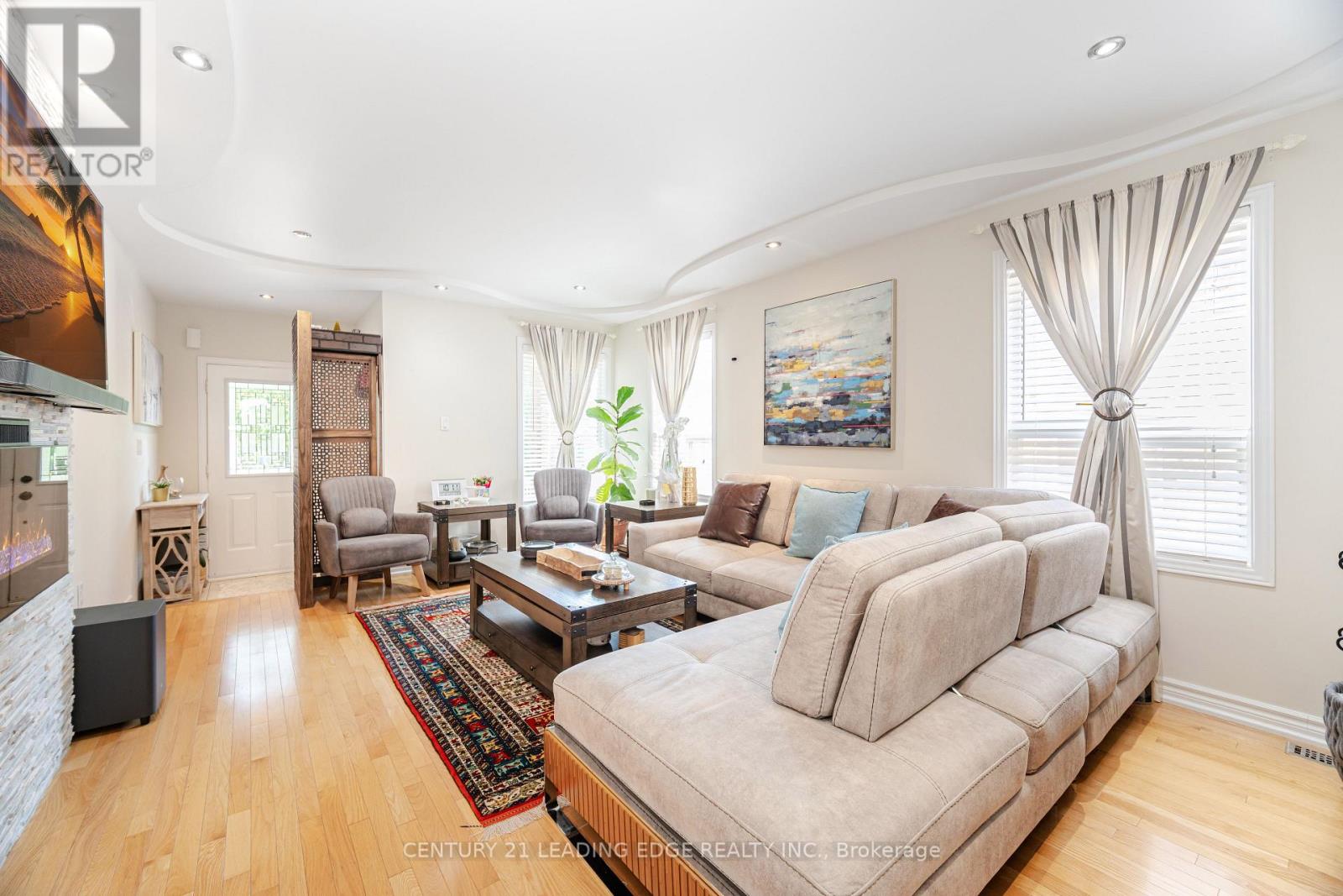 344 Marble Place, Newmarket, Ontario  L3X 2R7 - Photo 4 - N12616404