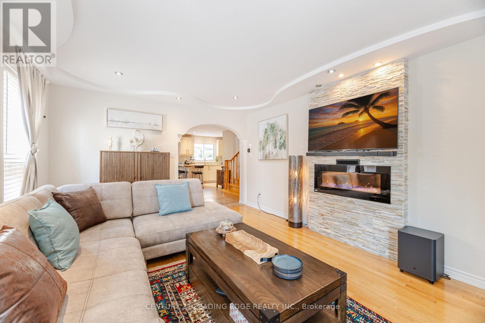 344 Marble Place, Newmarket, Ontario  L3X 2R7 - Photo 5 - N12616404