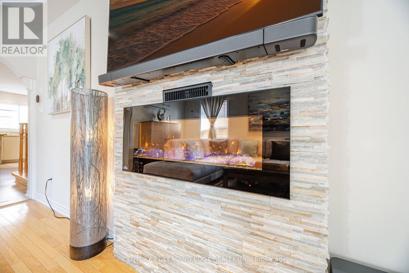 344 Marble Place, Newmarket, Ontario  L3X 2R7 - Photo 6 - N12616404