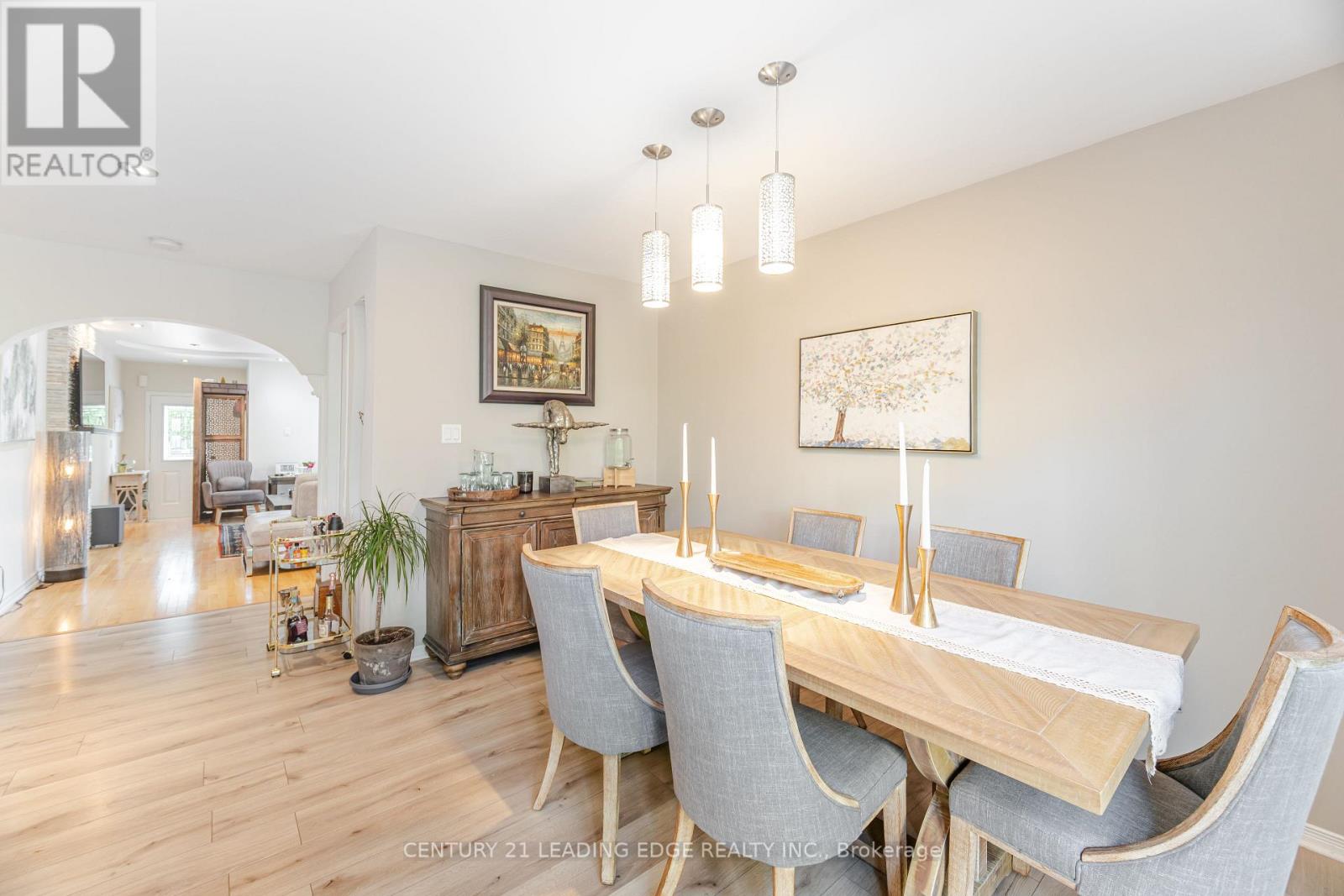 344 Marble Place, Newmarket, Ontario  L3X 2R7 - Photo 9 - N12616404