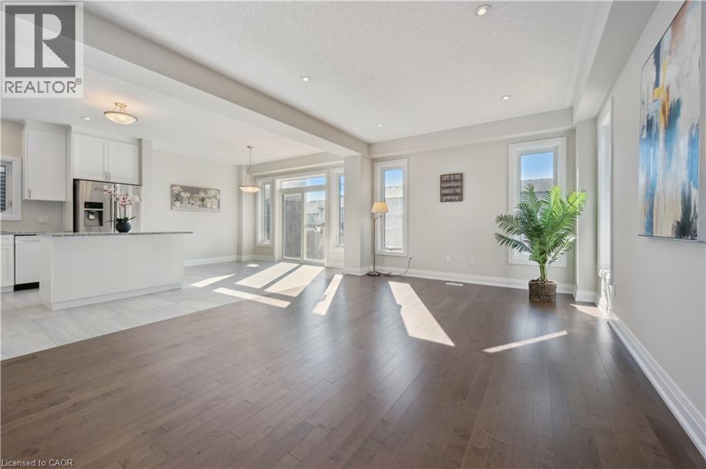 916 Valencia Court, Kitchener, Ontario  N2R 0R5 - Photo 6 - 40779385