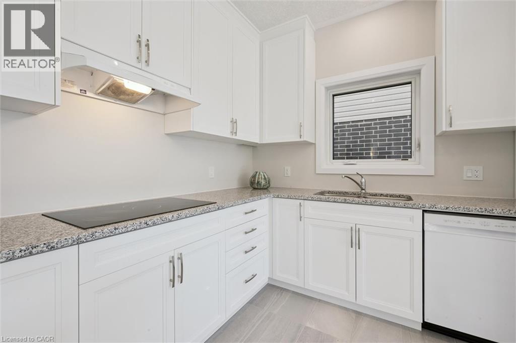 916 Valencia Court, Kitchener, Ontario  N2R 0R5 - Photo 12 - 40779385