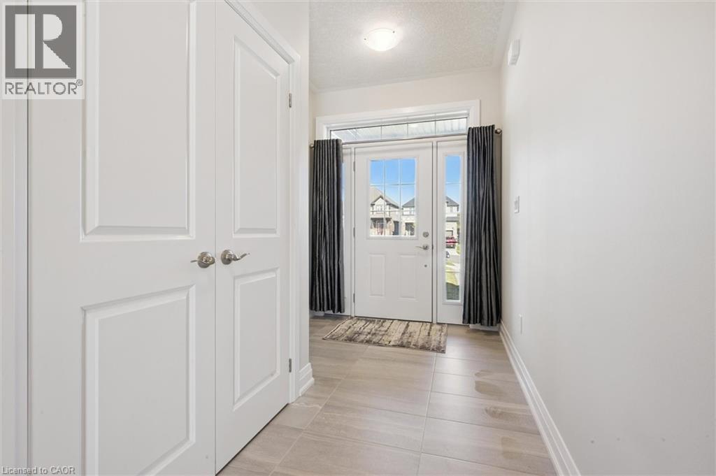 916 Valencia Court, Kitchener, Ontario  N2R 0R5 - Photo 4 - 40779385