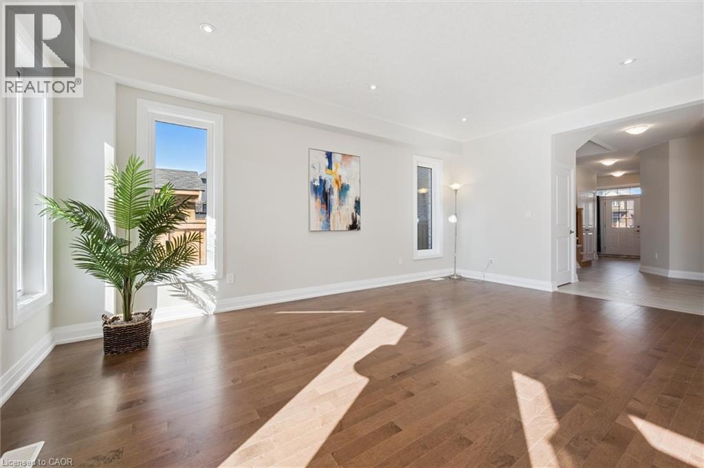 916 Valencia Court, Kitchener, Ontario  N2R 0R5 - Photo 7 - 40779385