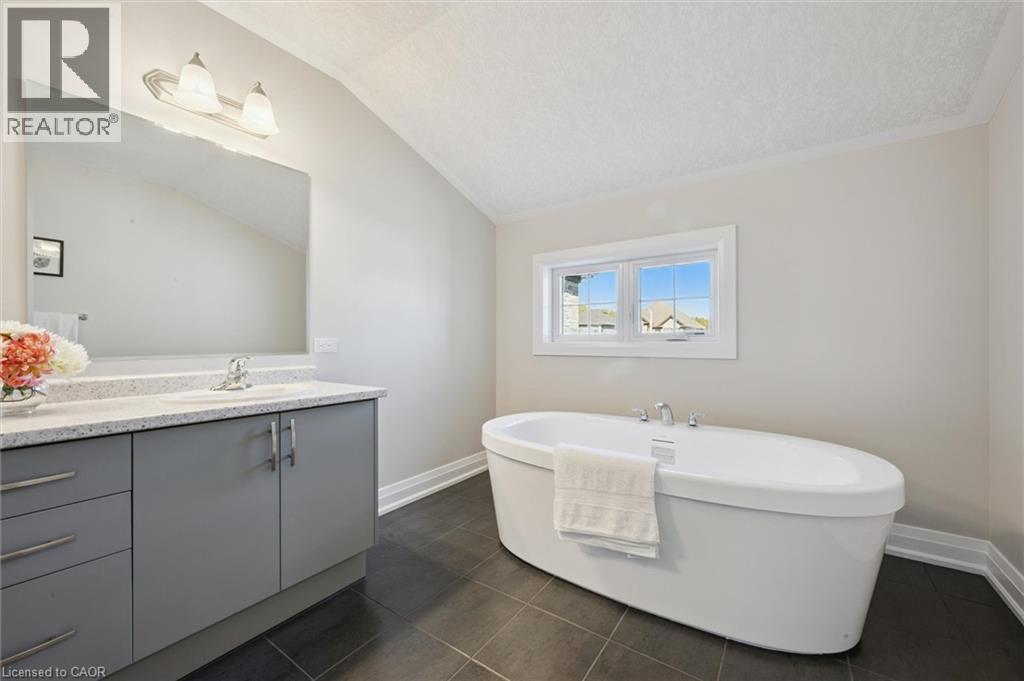 916 Valencia Court, Kitchener, Ontario  N2R 0R5 - Photo 32 - 40779385