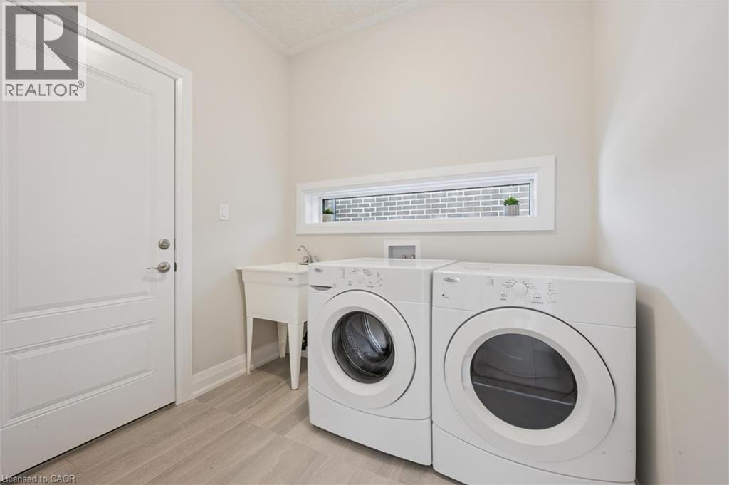 916 Valencia Court, Kitchener, Ontario  N2R 0R5 - Photo 15 - 40779385