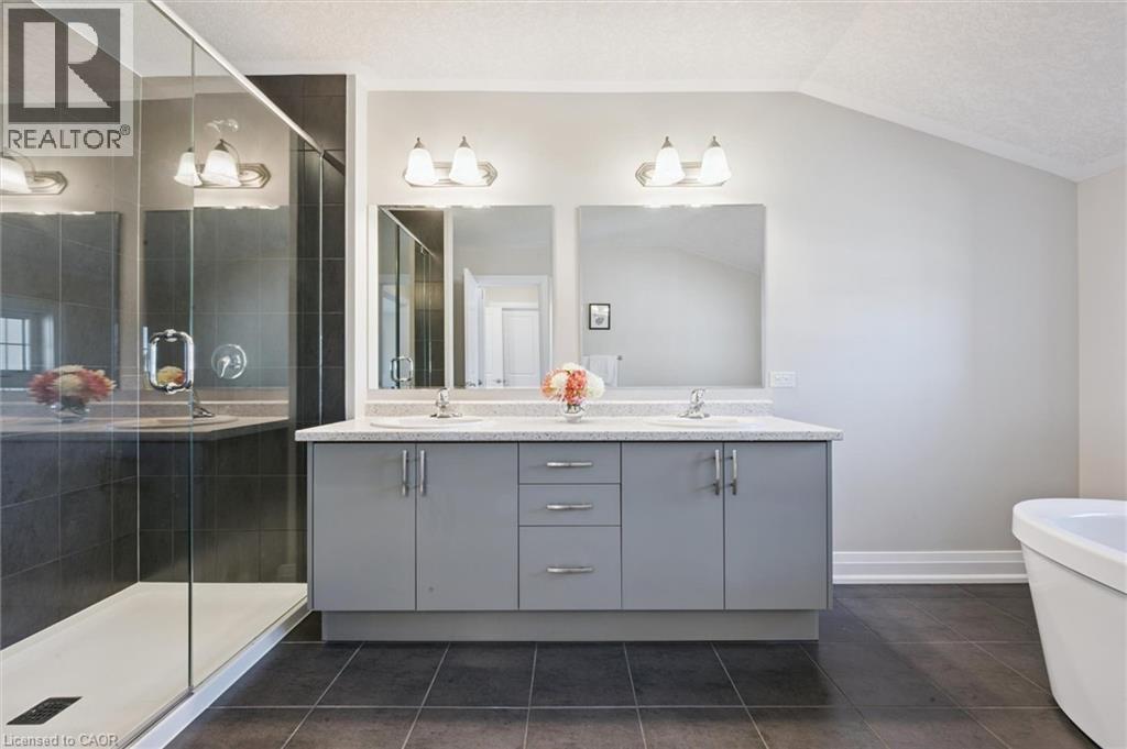 916 Valencia Court, Kitchener, Ontario  N2R 0R5 - Photo 31 - 40779385