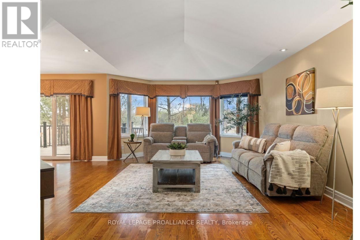 71 Oak Ridge Boulevard, Belleville, Ontario  K8N 5W3 - Photo 14 - X12616560