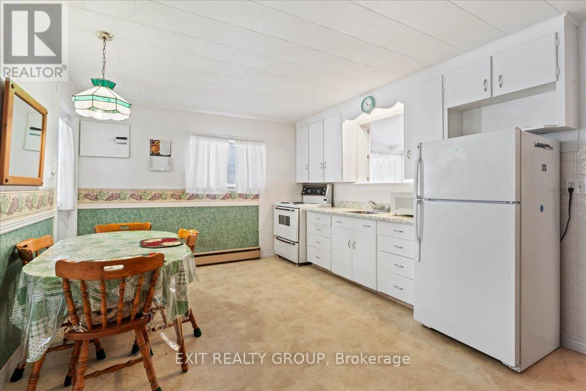 36 Valleyview Crescent, Belleville, Ontario  K8P 3G1 - Photo 5 - X12616562