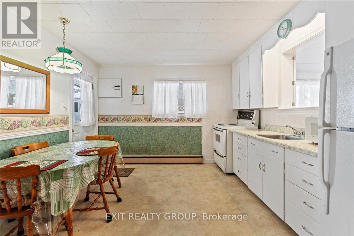 36 Valleyview Crescent, Belleville, Ontario  K8P 3G1 - Photo 6 - X12616562