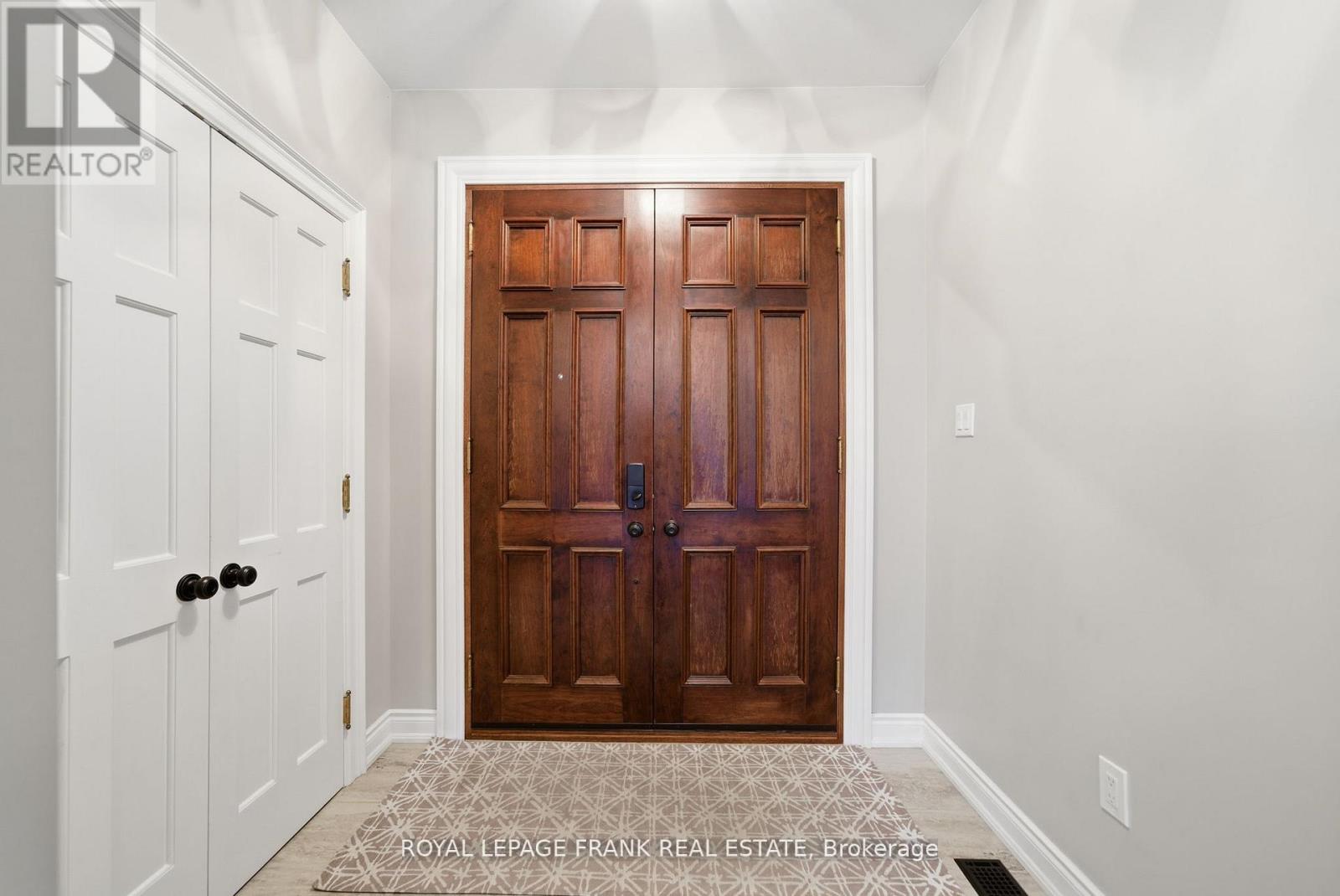 62 Helen Street, Kawartha Lakes, Ontario  K0M 1A0 - Photo 3 - X12616622