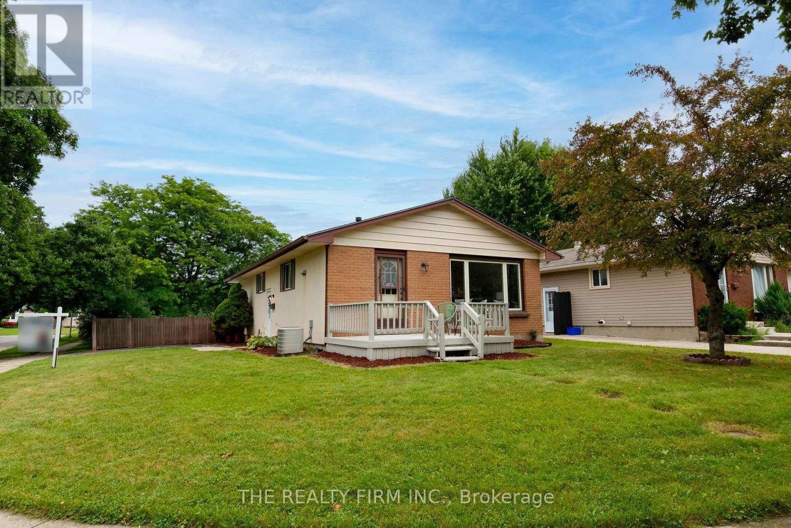 10 STROUD CRESCENT, London South, Ontario