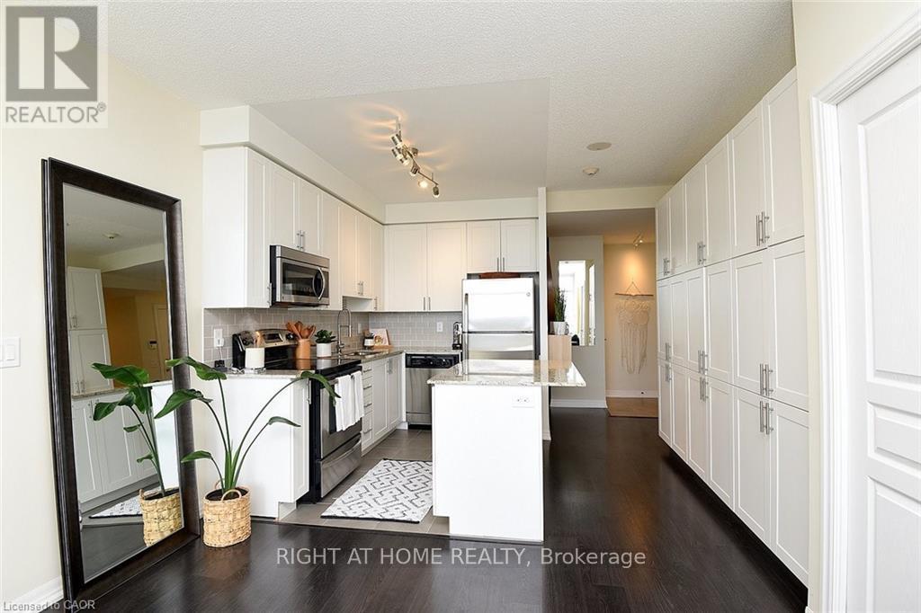 1705 - 1940 Ironstone Drive, Burlington, Ontario  L7L 0E4 - Photo 15 - W12616416