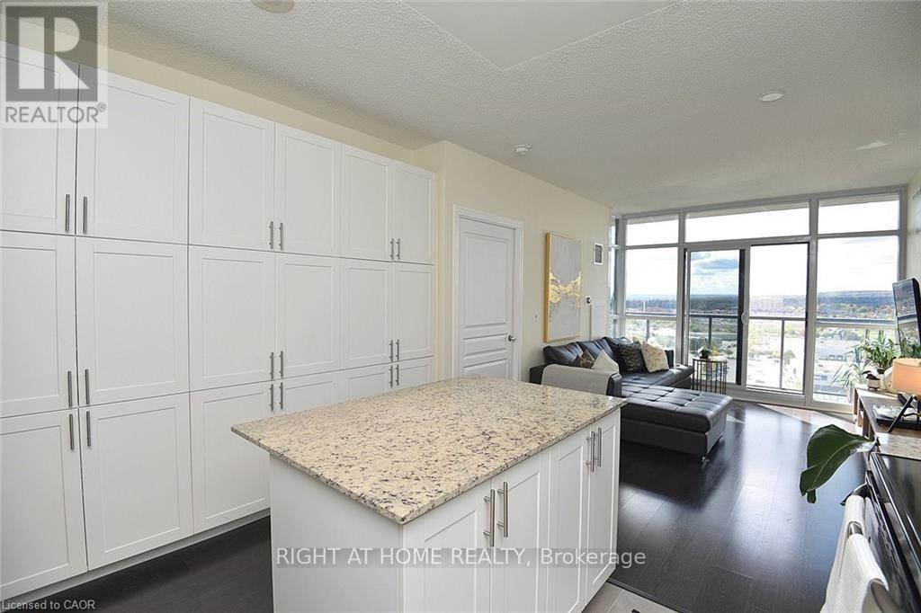 1705 - 1940 Ironstone Drive, Burlington, Ontario  L7L 0E4 - Photo 17 - W12616416