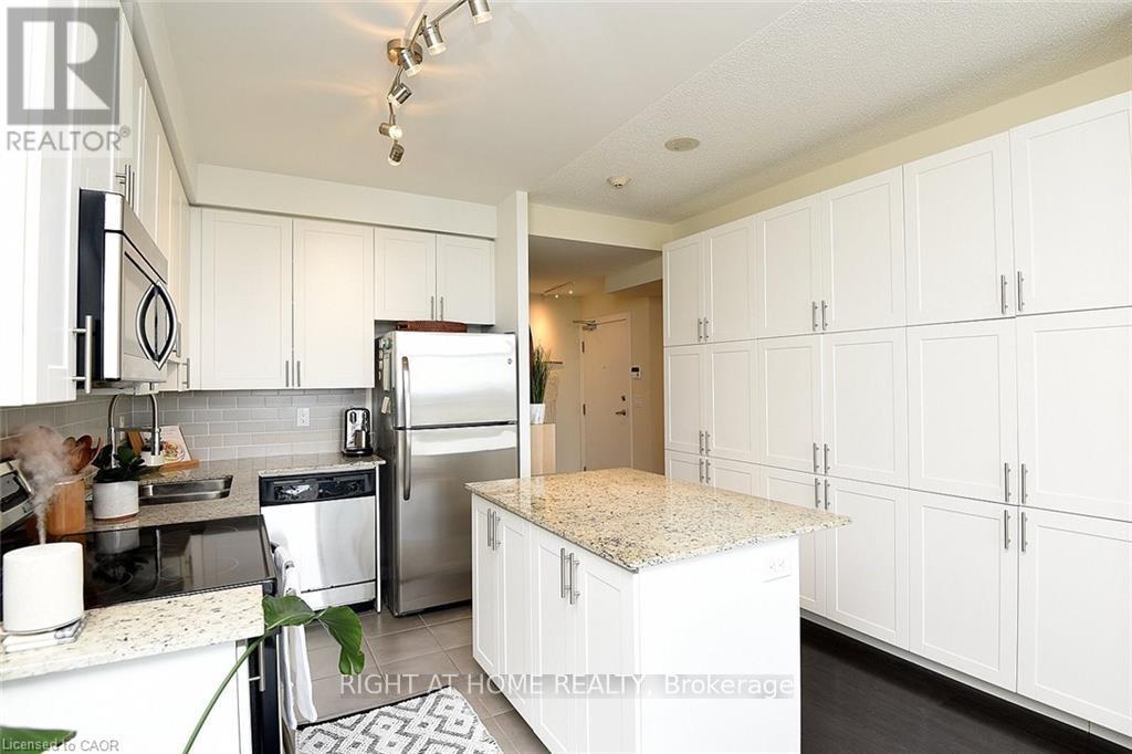 1705 - 1940 Ironstone Drive, Burlington, Ontario  L7L 0E4 - Photo 19 - W12616416