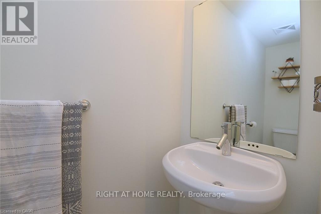 1705 - 1940 Ironstone Drive, Burlington, Ontario  L7L 0E4 - Photo 20 - W12616416