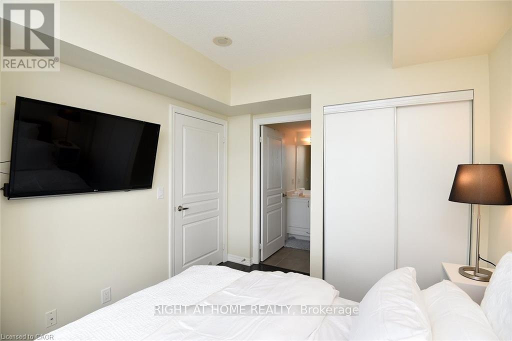 1705 - 1940 Ironstone Drive, Burlington, Ontario  L7L 0E4 - Photo 21 - W12616416