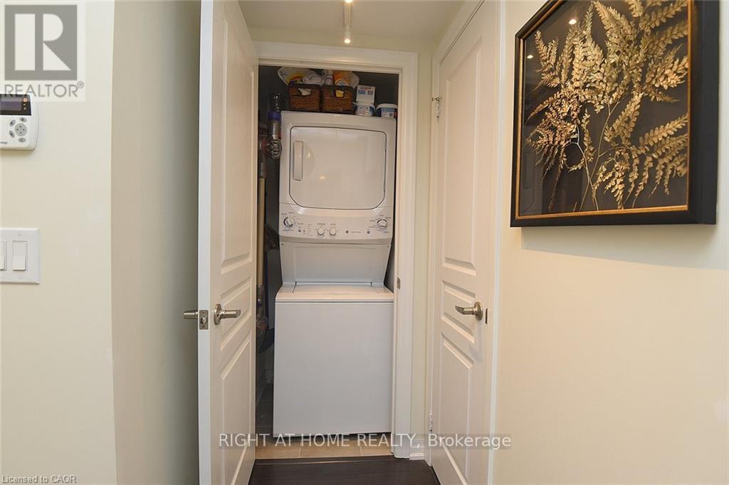 1705 - 1940 Ironstone Drive, Burlington, Ontario  L7L 0E4 - Photo 27 - W12616416