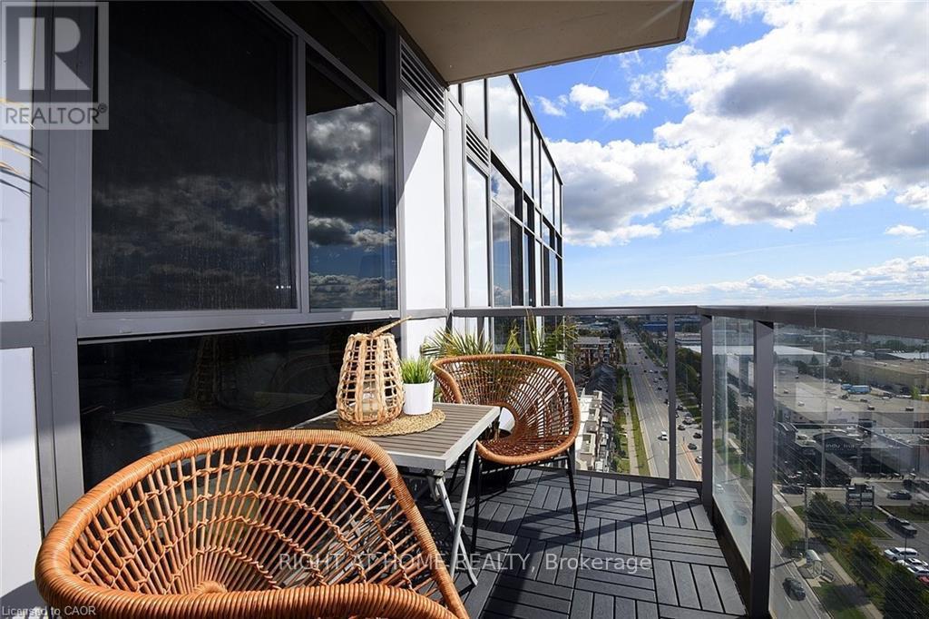 1705 - 1940 Ironstone Drive, Burlington, Ontario  L7L 0E4 - Photo 32 - W12616416