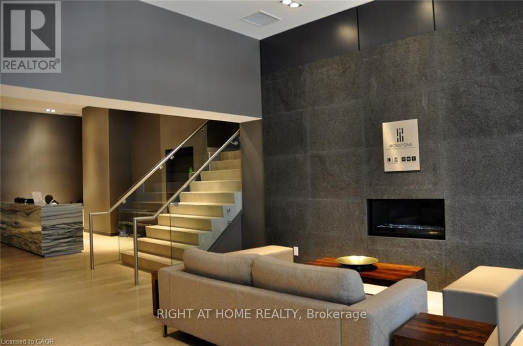 1705 - 1940 Ironstone Drive, Burlington, Ontario  L7L 0E4 - Photo 38 - W12616416