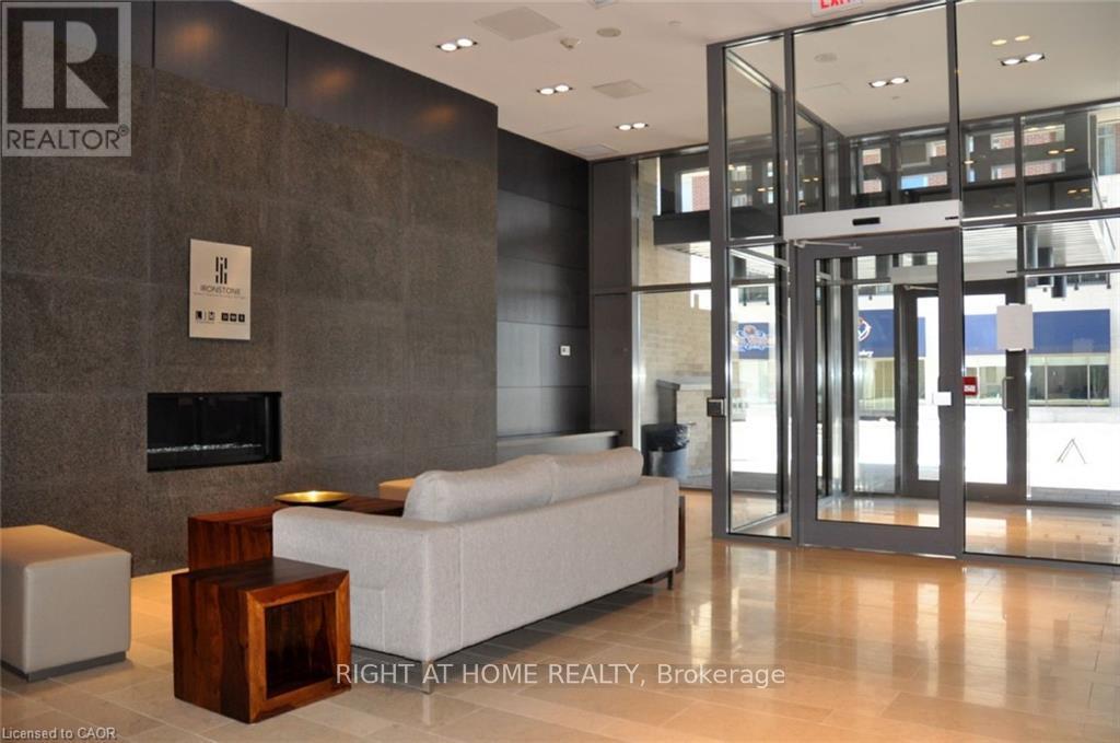 1705 - 1940 Ironstone Drive, Burlington, Ontario  L7L 0E4 - Photo 39 - W12616416