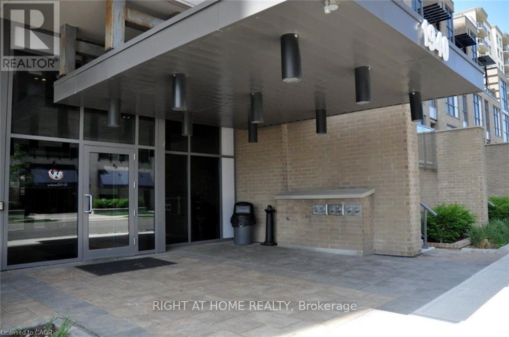 1705 - 1940 Ironstone Drive, Burlington, Ontario  L7L 0E4 - Photo 4 - W12616416