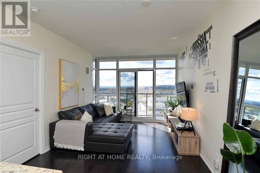 1705 - 1940 Ironstone Drive, Burlington, Ontario  L7L 0E4 - Photo 8 - W12616416