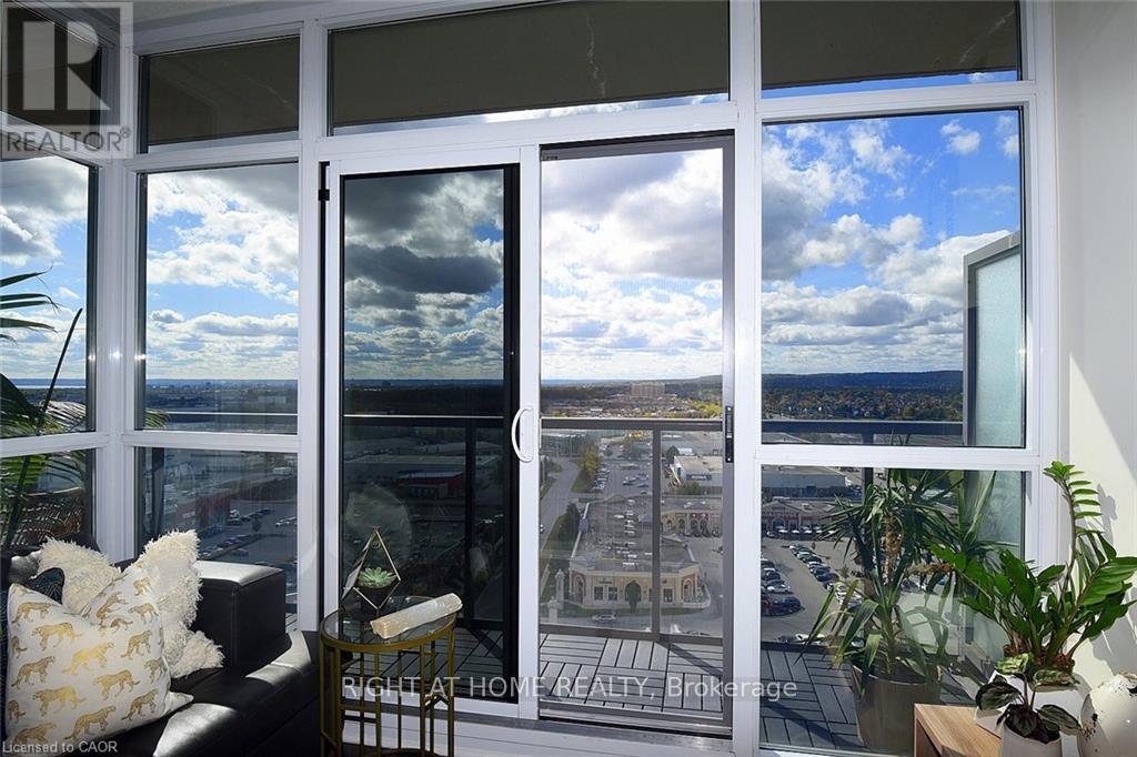 1705 - 1940 Ironstone Drive, Burlington, Ontario  L7L 0E4 - Photo 9 - W12616416