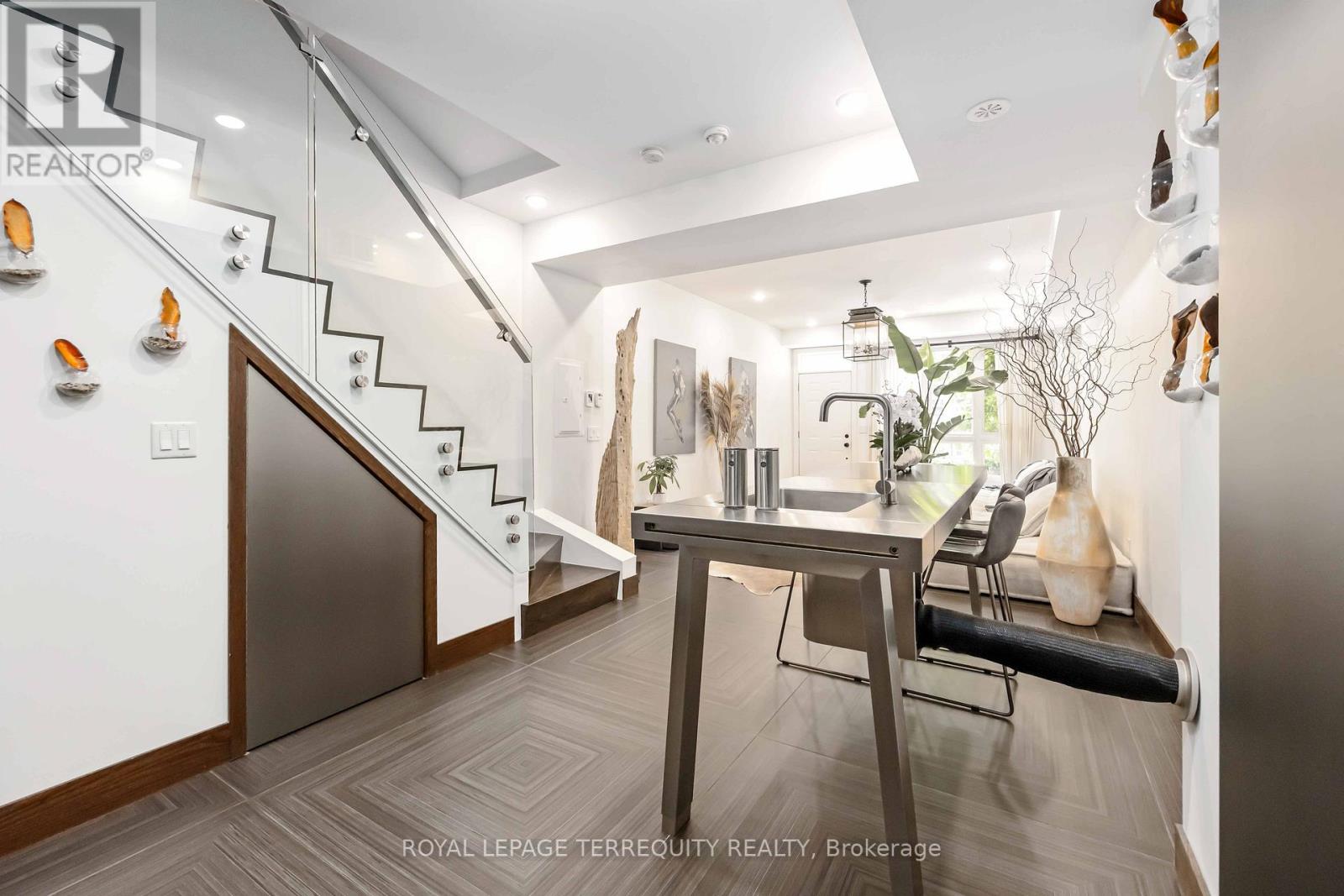 30 - 3 Elsie Lane, Toronto, Ontario  M6P 0B8 - Photo 10 - W12616418