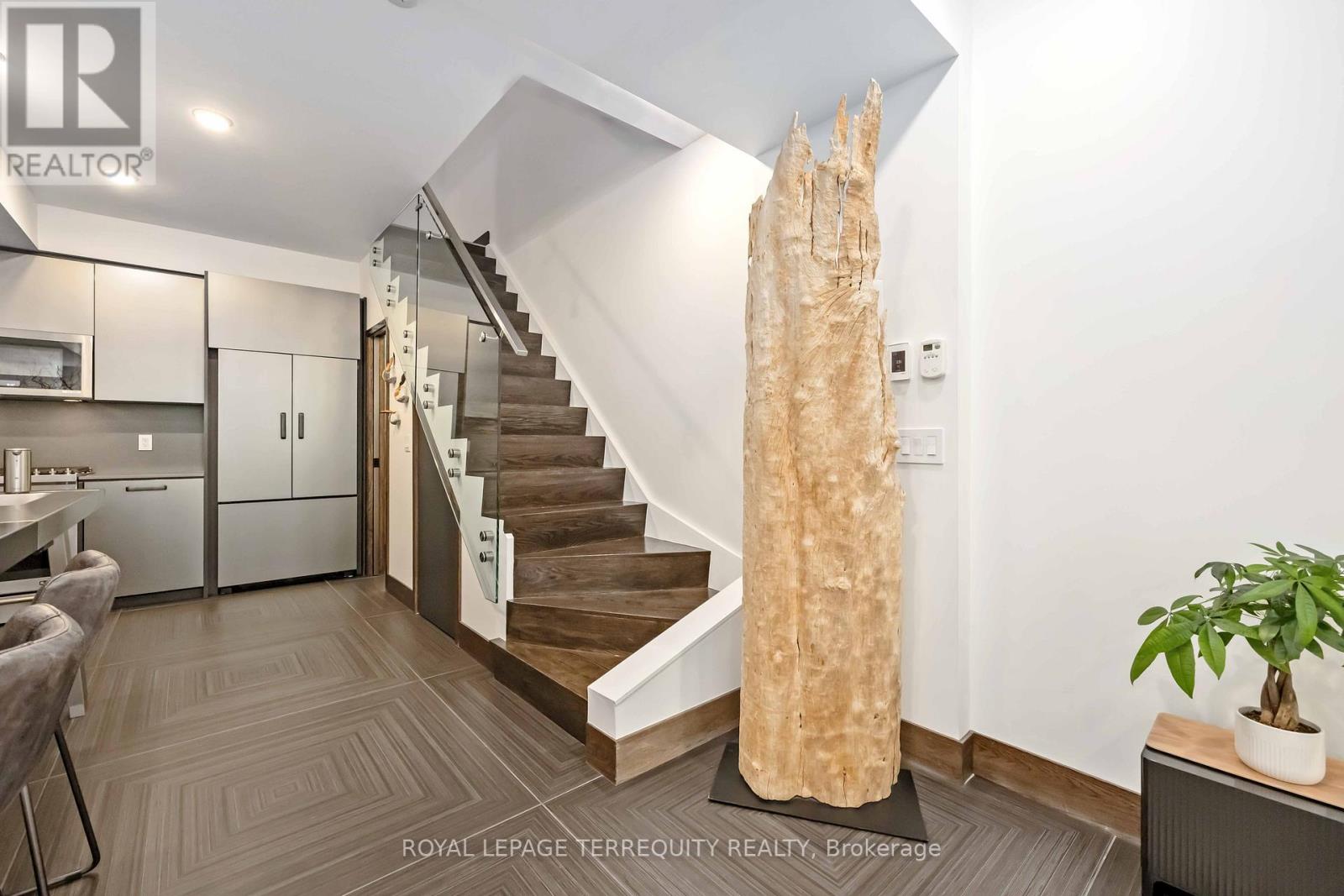 30 - 3 Elsie Lane, Toronto, Ontario  M6P 0B8 - Photo 11 - W12616418