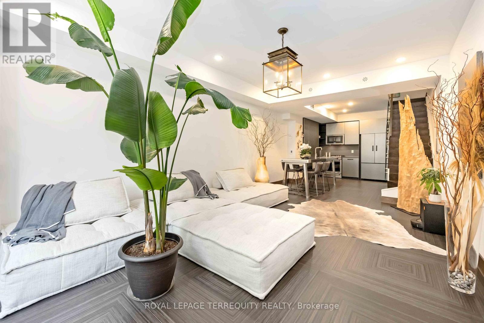 30 - 3 Elsie Lane, Toronto, Ontario  M6P 0B8 - Photo 2 - W12616418