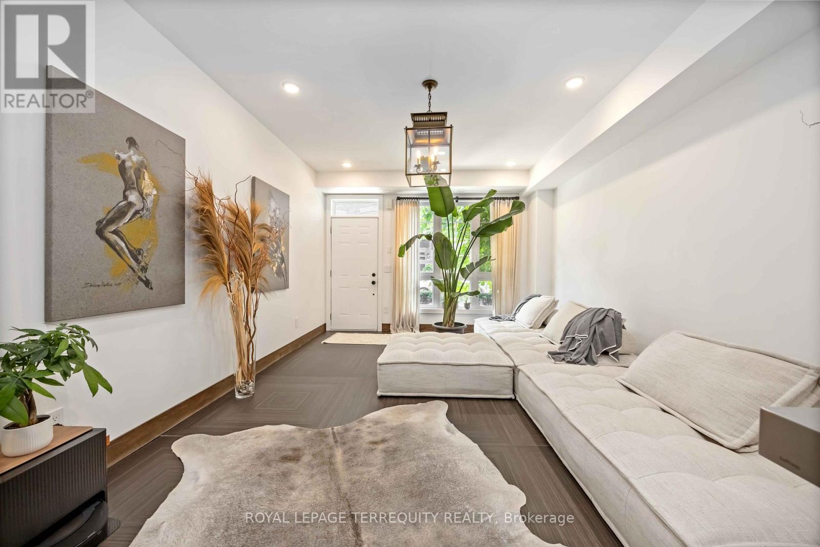 30 - 3 Elsie Lane, Toronto, Ontario  M6P 0B8 - Photo 3 - W12616418