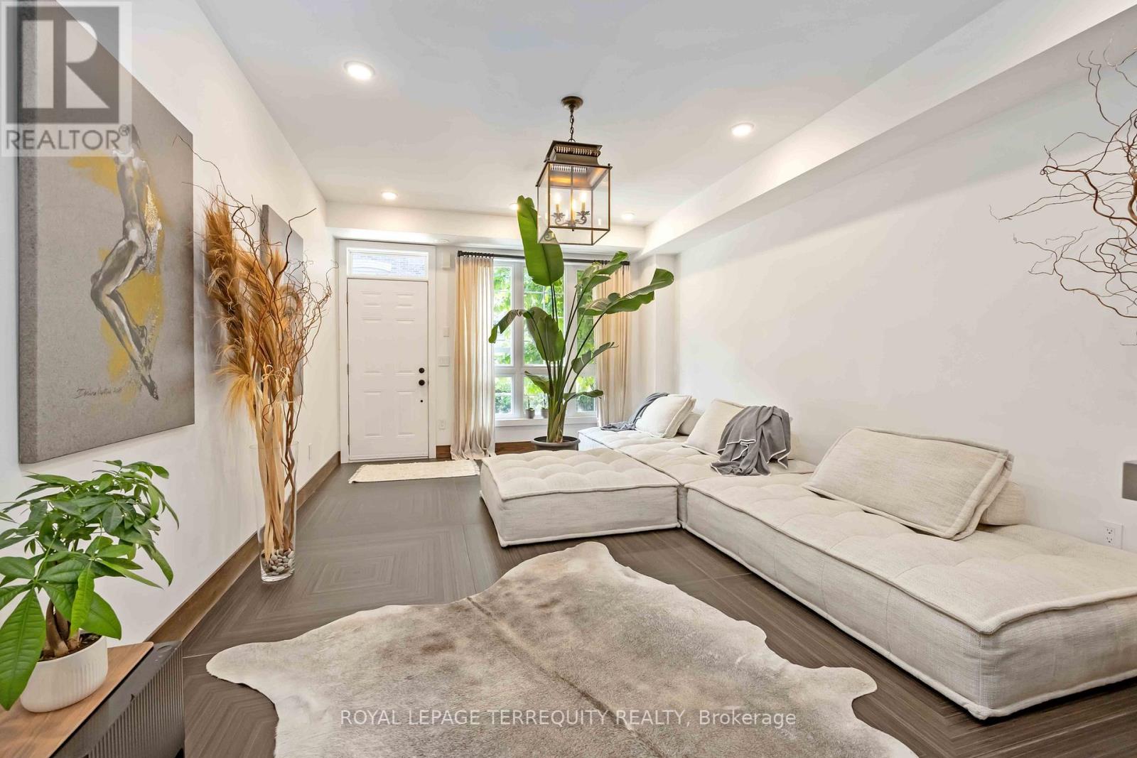 30 - 3 Elsie Lane, Toronto, Ontario  M6P 0B8 - Photo 4 - W12616418